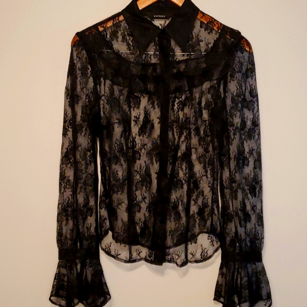EXPRESS LONG-SLEEVE LACE BUTTON